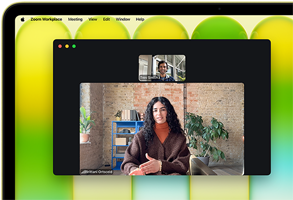 MacBook Neo, Farbe Zitrus, Videoanruf auf dem Display, das Feature Automatische Ausrichtung hält die Person in der Mitte des Bildes